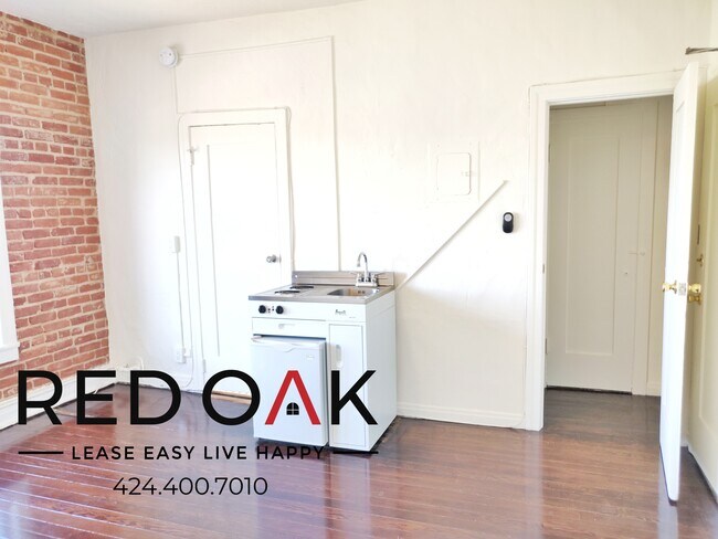 Building Photo - Beautiful Completely Remodeled Sunny Bache...