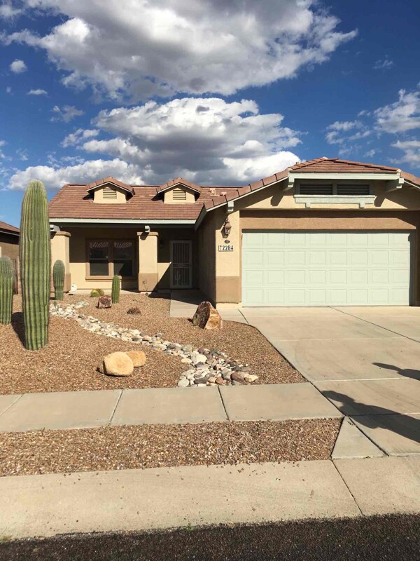 2284 Avenida Del Petalo, Green Valley, AZ 85614 House Rental in Green