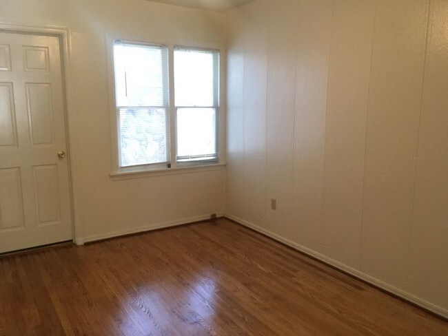 Building Photo - 716 Slater St