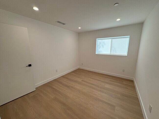 Foto del edificio - 14165 Calvert St