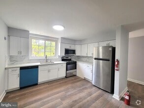 Building Photo - 122 Laureba Ave