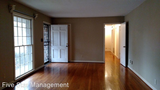 Building Photo - 4215 Hillsboro Dr
