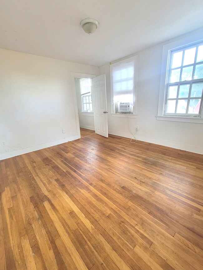 Bedroom 1 - 7 Spring St