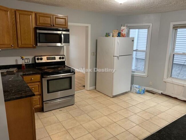 Foto del edificio - 3 bedroom in Everett MA 02149