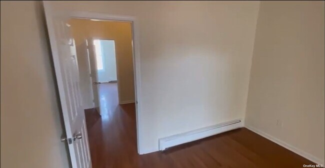 Foto del edificio - 448 Wyona St