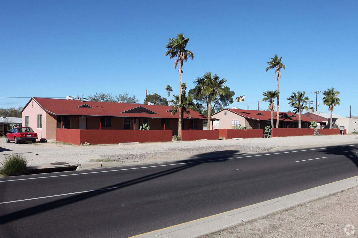 Primary Photo - 801-825 N Swan Rd