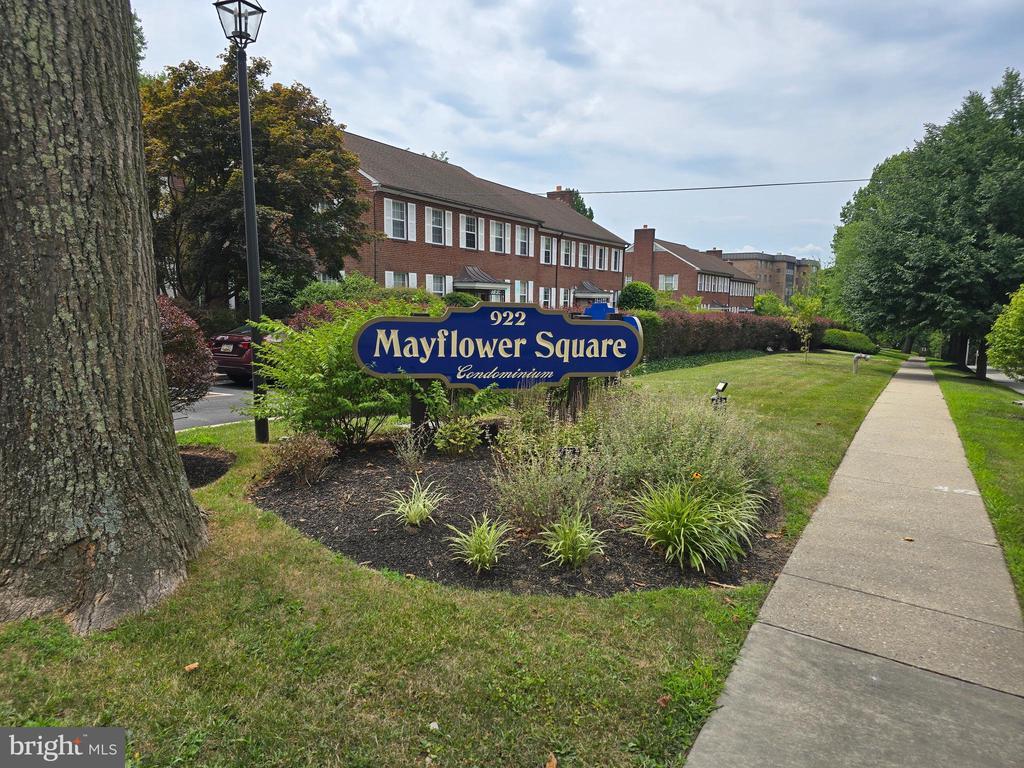 Primary Photo - 922 Montgomery Ave