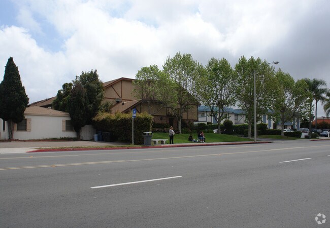 Building Photo - 465 4th Ave