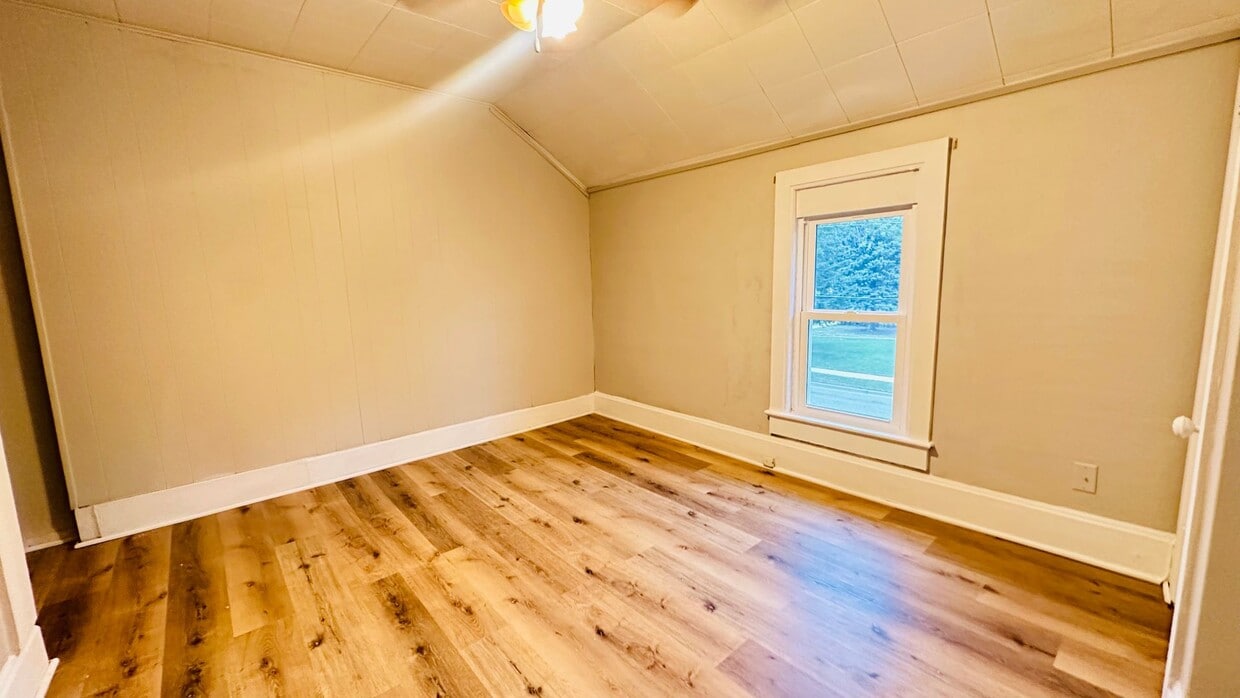 Building Photo - Newly Remodeled
