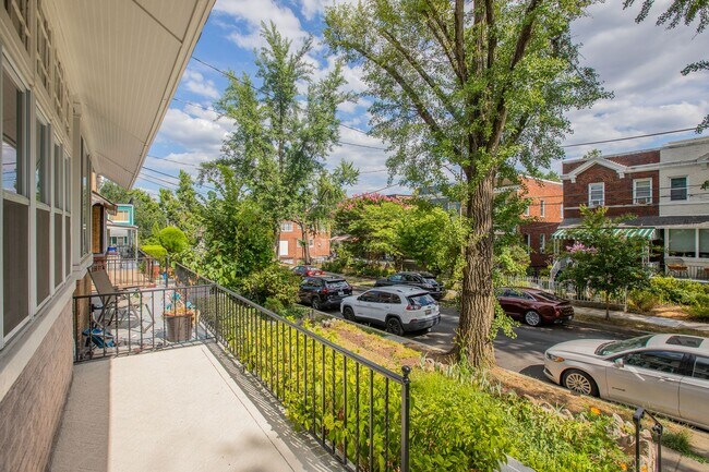Building Photo - Exquisite 4 BR/3.5 BA EOG Townhome in Takoma!