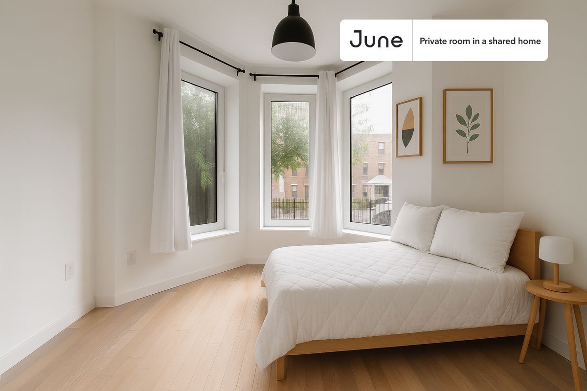 Foto principal - Room in Shared 4 bed/2 bath home