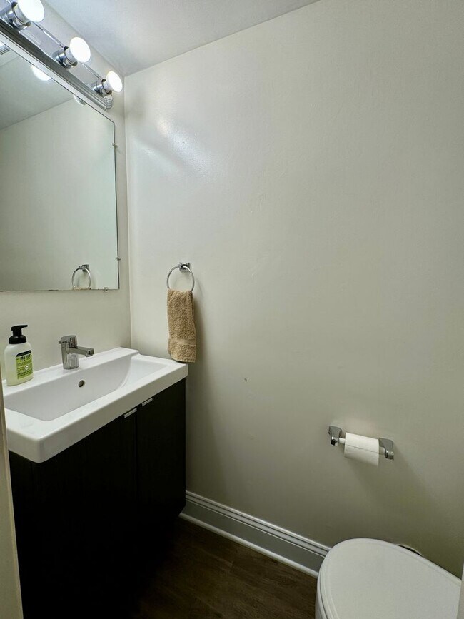 Foto del edificio - Townhome in Haymarket Square