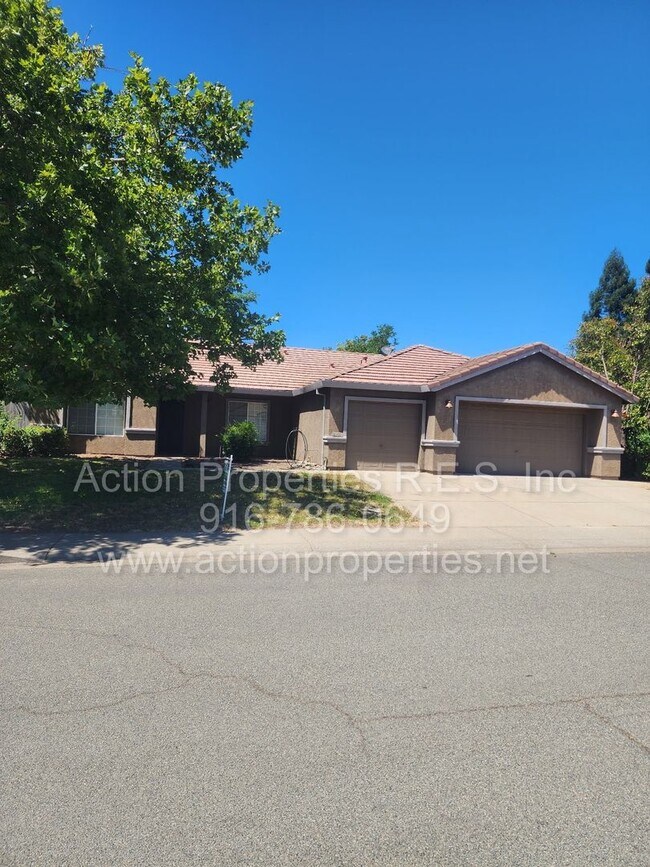 Foto del edificio - West Roseville 3 bedroom 2 bathroom 1406 sqft Three Car Garage Walking to Wood Creek High