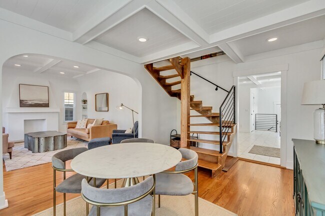 Foto del edificio - Elegant Yale Crest Bungalow in the Heart of Sugar House