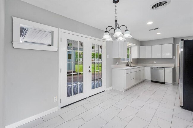 Foto del edificio - 5315 Crestmont St