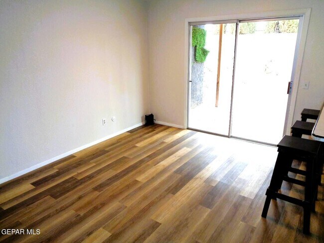 Foto del edificio - 10405 Ashwood Dr