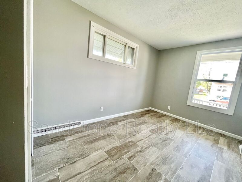 1047 W 17th St Unit Down, Lorain, OH 44052 Condo for Rent in Lorain