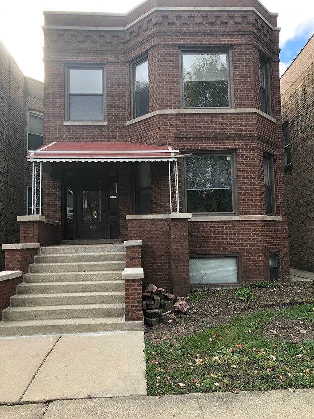 Primary Photo - 4935 W Cullom Ave