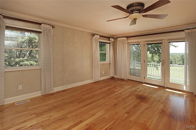 Foto del edificio - 2890 W Lake Rd