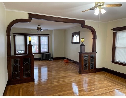 Primary Photo - 19 N Woodford St