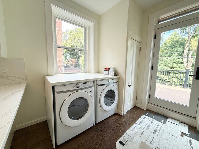 Foto del edificio - 1726 Beacon St