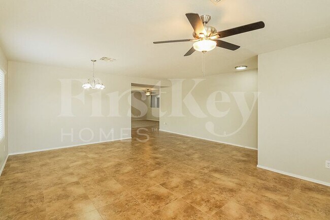 Foto del edificio - 5878 E Cedarbird Dr