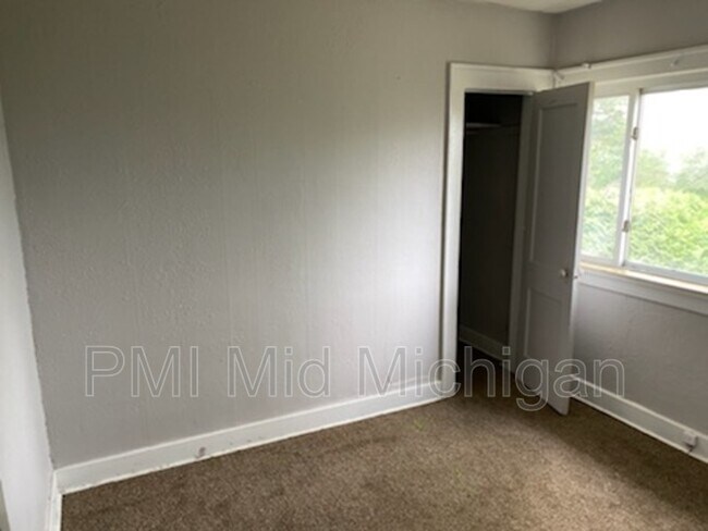 Foto del edificio - 633 W Flint Park Blvd
