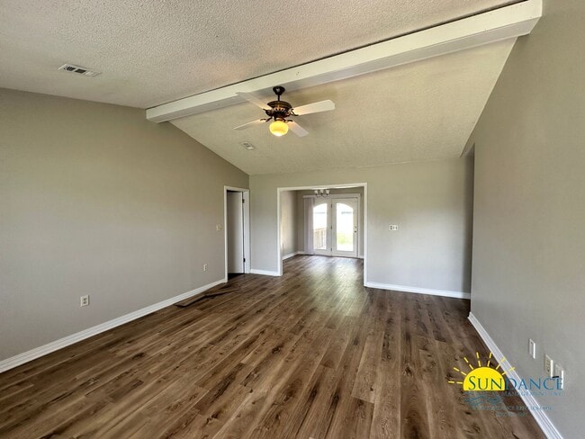 Foto del edificio - Newly Renovated 3 Bedroom with Oversized d...