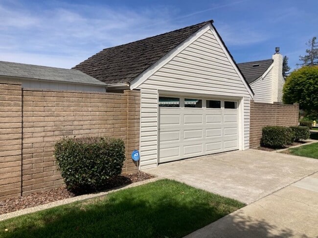 Foto del edificio - Rare Willow Glen Gem: Spacious 4BR Family Compound on a 9,000+ Sq. Ft. Lot