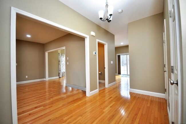 Building Photo - 47 Chaponis Way