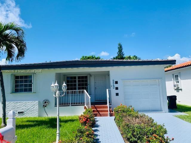 Primary Photo - 8842 Carlyle Ave