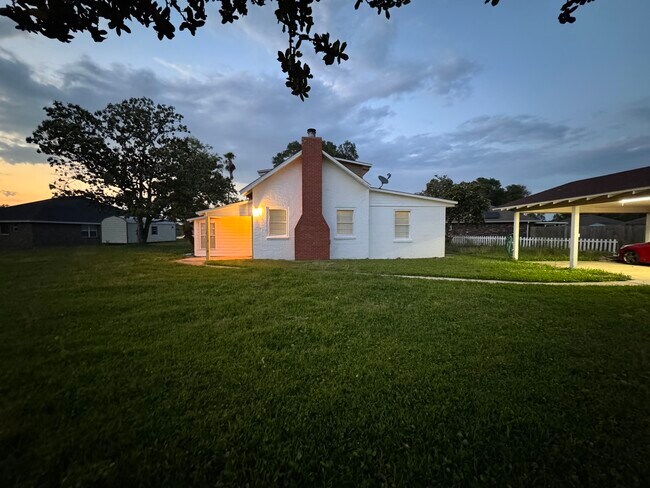 Foto del edificio - 5926 Saufley Pines Rd