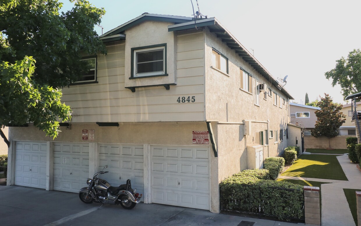 Foto principal - Coldwater Canyon Apartments