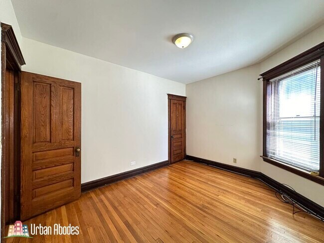 Foto del edificio - 3045 W Logan Blvd