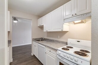 Building Photo - Wyldewood Estates
