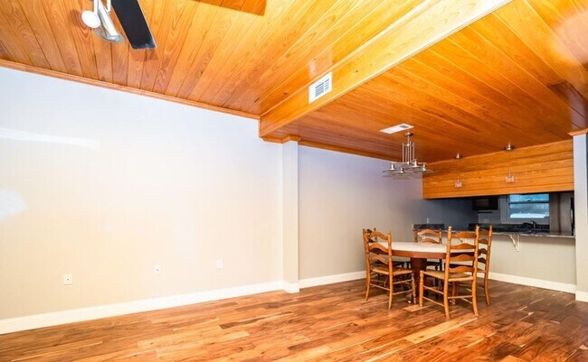 Foto del edificio - Beautifully Remodeled Condo on Deerfield G...
