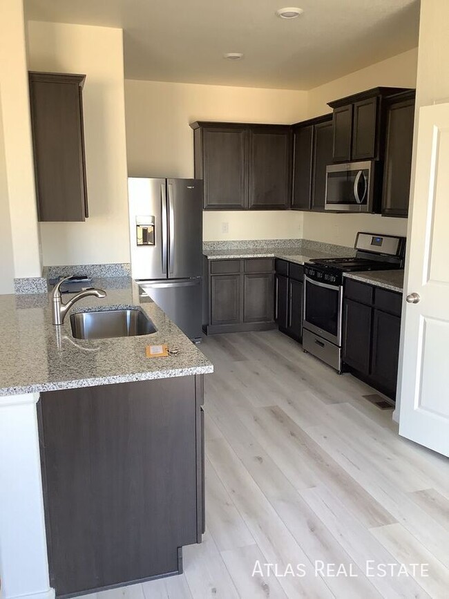 Foto del edificio - Brand New Home!