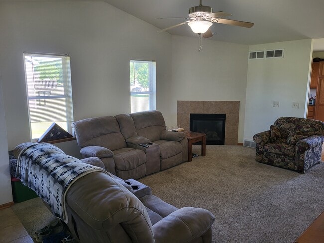 Building Photo - 708 Ellie Rae Dr