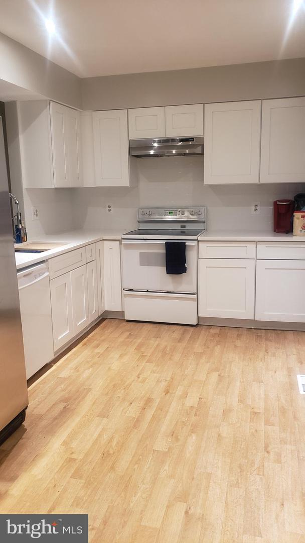 Foto del edificio - 7407 Morrison Dr