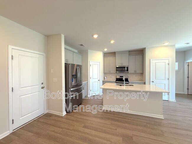 Building Photo - 1066 Plumcrest Dr