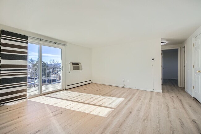 Living Room - 3020 E Bijou St