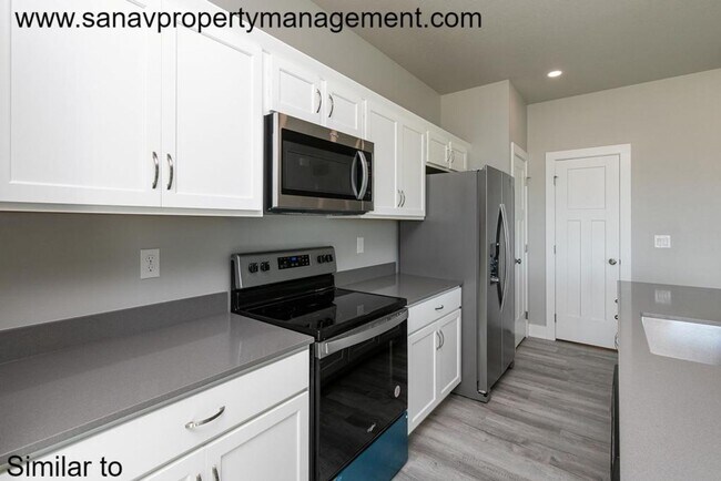 Foto del edificio - Stunning 4-Bedroom Home with Finished Base...