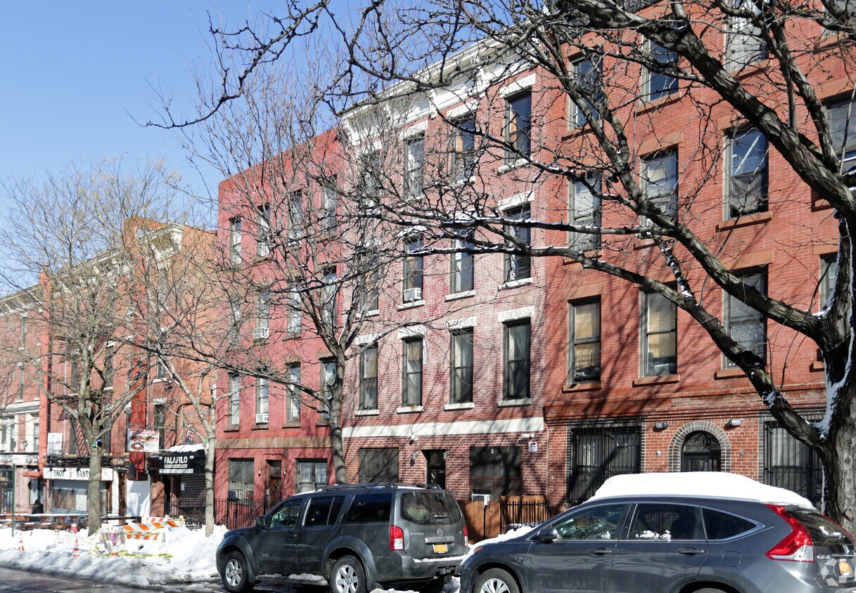 Building Photo - 675 Union St