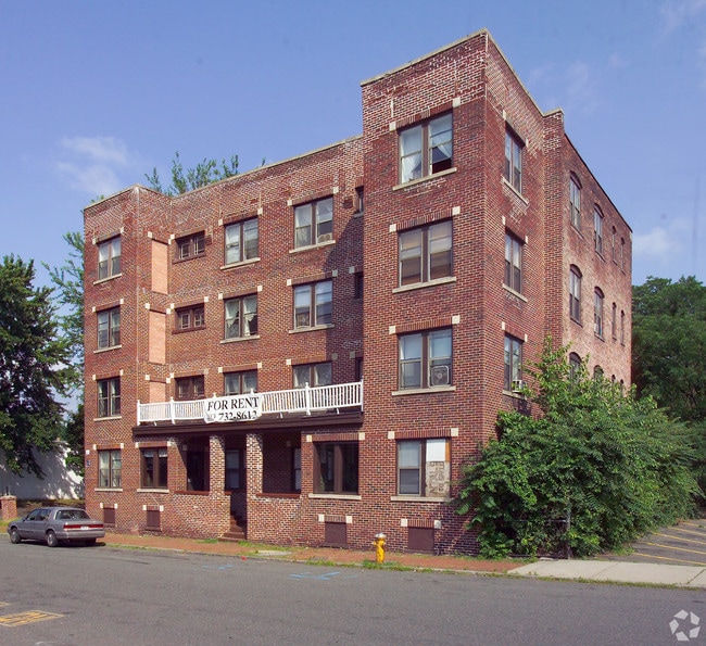 Primary Photo - 106-110 Lincoln St