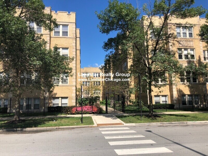 Primary Photo - 1128 E Hyde Park Blvd