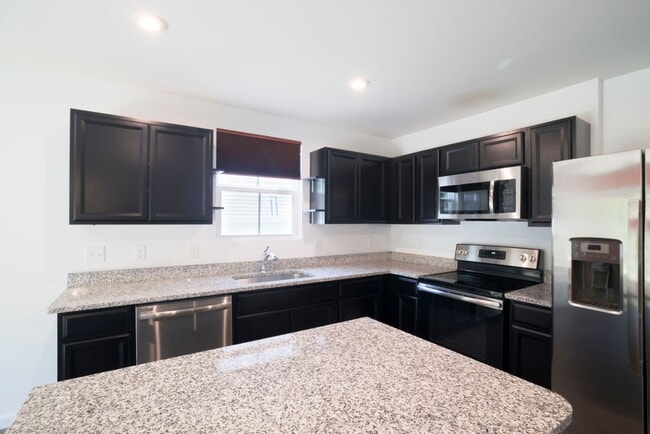 Building Photo - Upscale Home On Queens Mill Ct AVAILABLE NOW!
