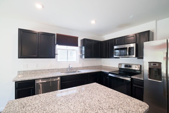 Foto del edificio - Upscale Home On Queens Mill Ct AVAILABLE NOW!