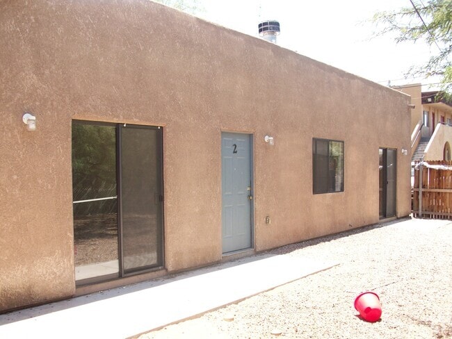 Building Photo - 802 E Lester St