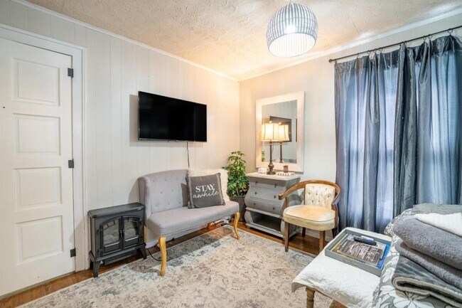 Building Photo - 714 E Jefferson St