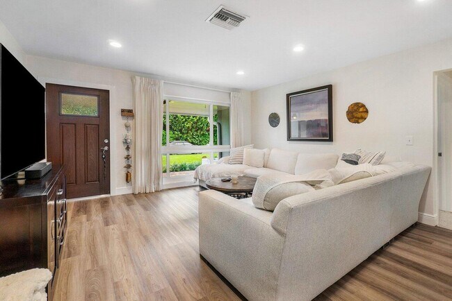 Foto del edificio - 730 SW 27th Way